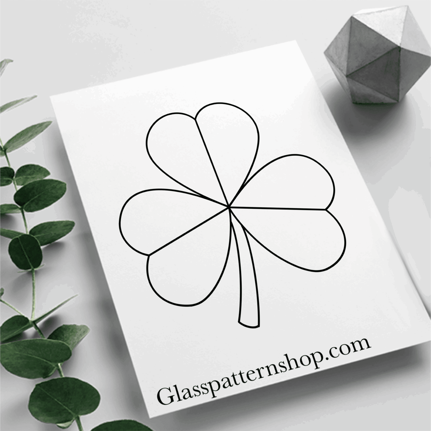 Irish clover suncatcher stained glass printable pattern – digital download in PNG, PDF, JPEG, SVG formats. A classic clover design suitable for all skill levels.